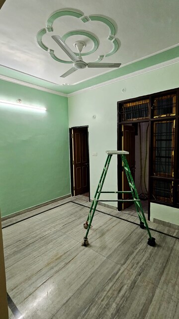Room in 2 BHK Independent House at Gomti Nagar – for Rent