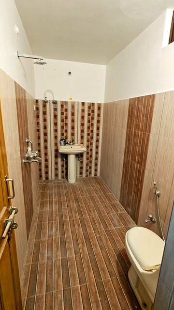 Furnished Amenities in 2 BHK Independent House at Gomti Nagar – for Rent