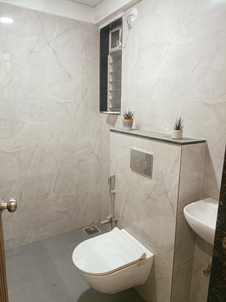 Bathroom, pride-larkins-nest 1 Bedroom 421 Sq.Ft. Apartment In Ghodbunder Road Thane 8097896