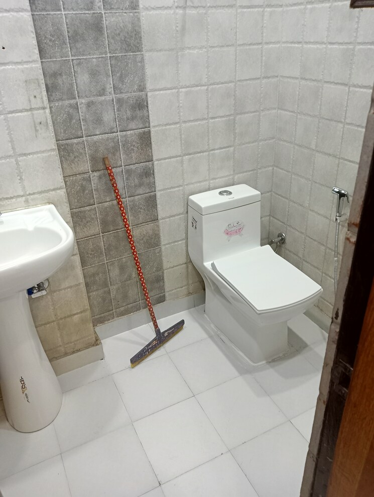 Bathroom, chahak-plaza 2 Bedroom 850 Sq.Ft. Builder Floor In Shakti Khand Ghaziabad 8097906