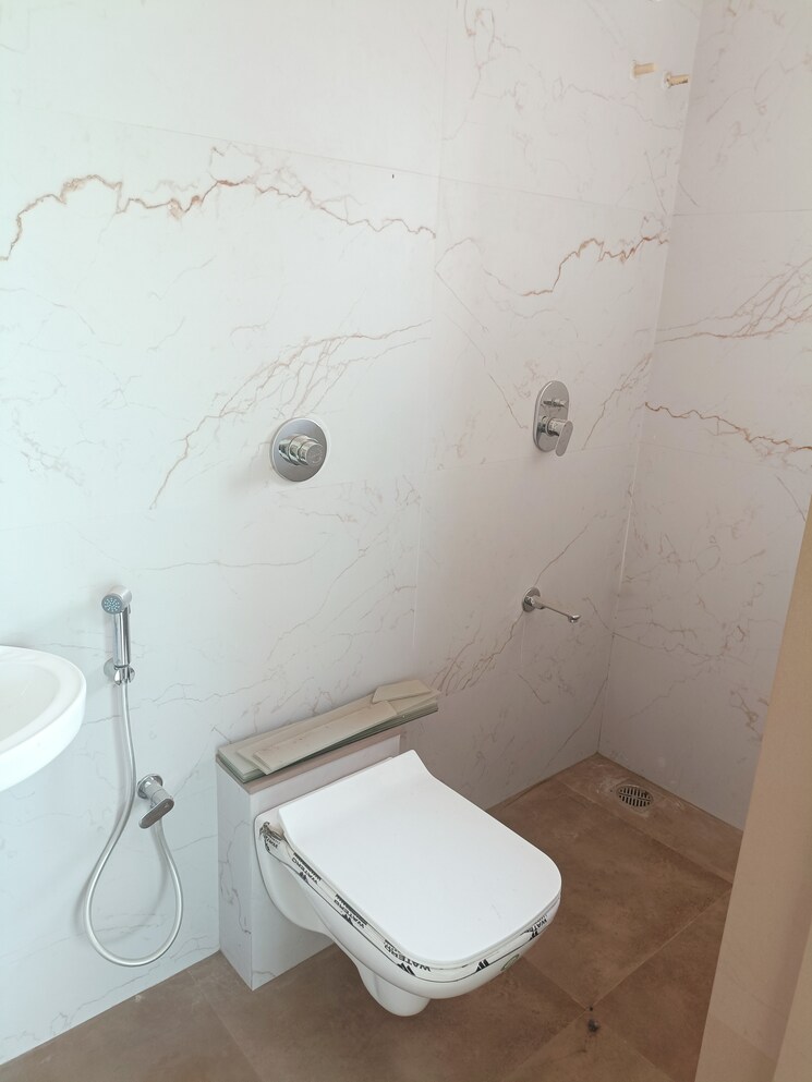 Bathroom, green-square 1 Bedroom 350 Sq.Ft. Apartment In Kasarvadavali Thane 8097922