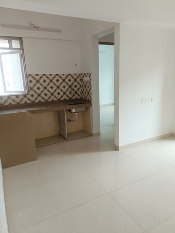 Room in 1 BHK Apartment at Green Square, Kasarvadavali – for Sale