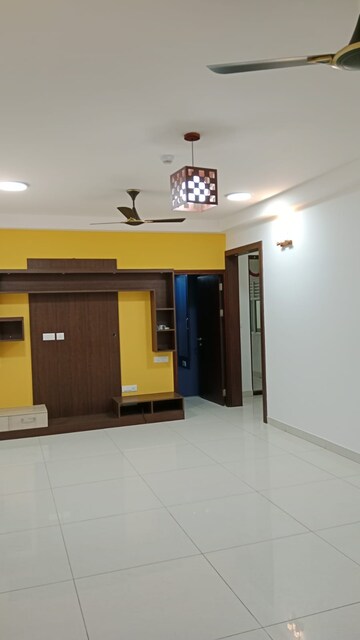 Room in 4 BHK Apartment at Prestige Falcon City, Konanakunte – for Rent