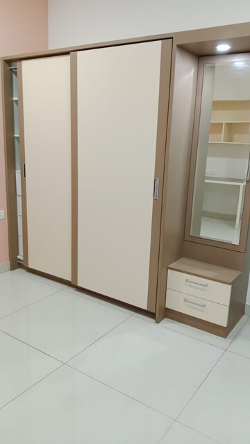 Room in 4 BHK Apartment at Prestige Falcon City, Konanakunte – for Rent
