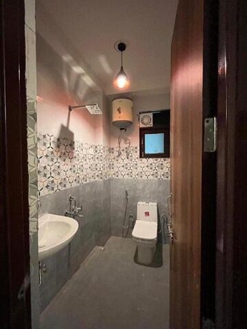 Bathroom in 1 BHK Apartment at Saket – for Rent