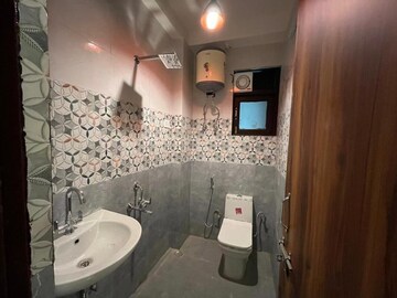 Bathroom in 1 BHK Apartment at Saket – for Rent