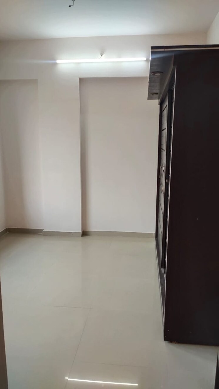Room, squarefeet-grand-square 1 Bedroom 350 Sq.Ft. Apartment In Anand Nagar Thane 8097984