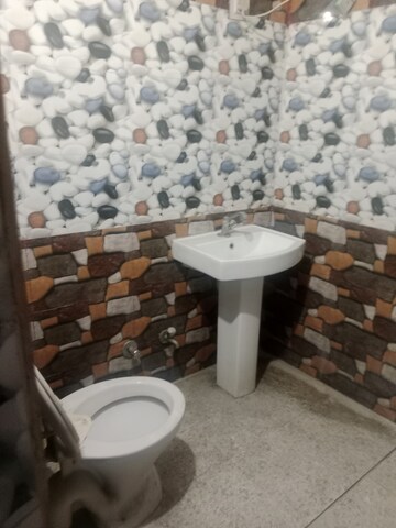Attached Bathroom in 2 BHK Builder Floor at Sector 11 – for Rent