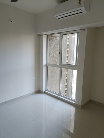 Room in 1 BHK Apartment at Lodha Amara, Kolshet Road – for Sale