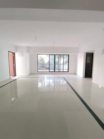 Room in 2 BHK Apartment at Sargam Tower, Vartak Nagar – for Rent