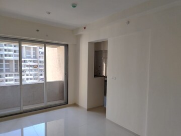 Room in 2 BHK Apartment at Sankar Maya, Vartak Nagar – for Rent