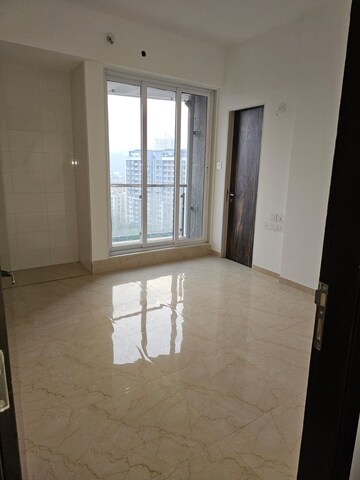 Room in 3 BHK Apartment at Rosa Manhattan, Ghodbunder Road – for Rent