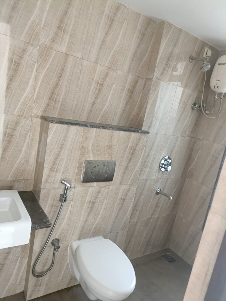 Bathroom, lodha-amara 2 Bedroom 672 Sq.Ft. Apartment In Kolshet Road Thane 8098067