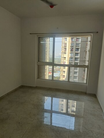 Room in 2 BHK Apartment at Lodha Amara, Kolshet Road – for Sale