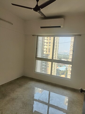 Room in 2 BHK Apartment at Lodha Amara, Kolshet Road – for Sale