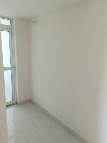 Room in 3 BHK Apartment at Lodha Amara, Kolshet Road – for Sale
