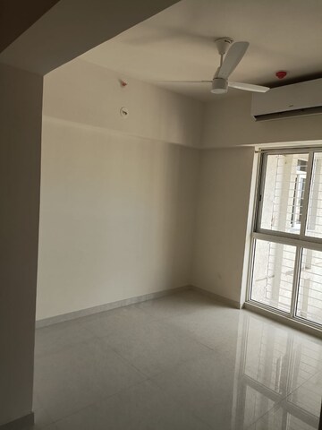 Room in 3 BHK Apartment at Lodha Amara, Kolshet Road – for Sale