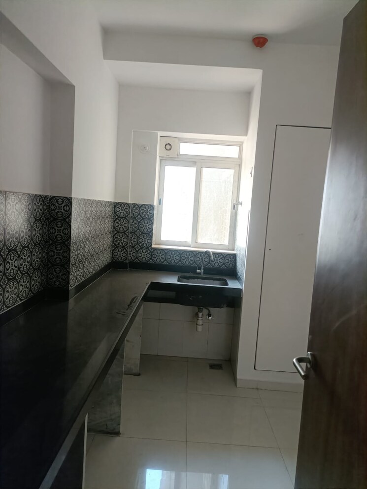 Kitchen, lodha-amara 3 Bedroom 955 Sq.Ft. Apartment In Kolshet Road Thane 8098071