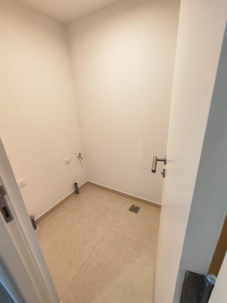 Bathroom, hiranandani-eagleridge-wing-b 3 Bedroom 1198 Sq.Ft. Apartment In Ghodbunder Road Thane 8098143