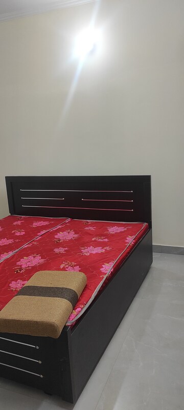 Furnished Amenities in 2 BHK Builder Floor at Malviya Nagar – for Rent