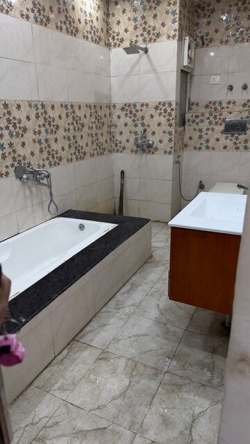 Master Bedroom in 3.5 BHK Villa at AKJ Novel Valley, Sector 16b Greater Noida – for Rent