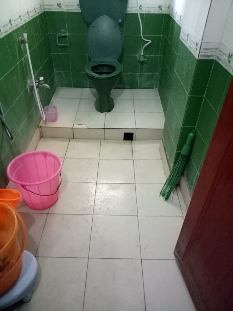 Bathroom, vip road 3 Bedroom 1700 Sq.Ft. Apartment In Vip Road Kolkata 8098247