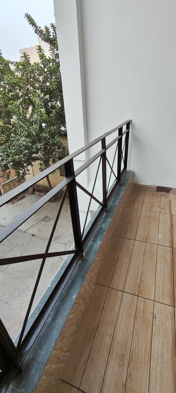 Balcony in 1 BHK Builder Floor at Ardee City, Sector 52 – for Rent