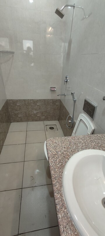 Bathroom in 1 BHK Builder Floor at Ardee City, Sector 52 – for Rent