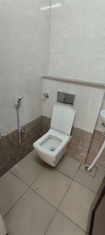 Bathroom in 1 BHK Builder Floor at Ardee City, Sector 52 – for Rent