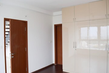 Room in 3.5 BHK Apartment at Bhartiya City Nikoo Homes II, Thanisandra Main Road – for Rent