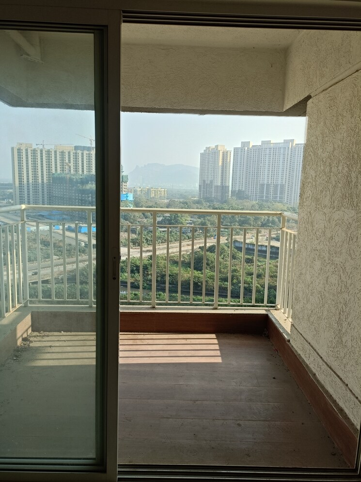 Balcony, lodha-amara 2 Bedroom 735 Sq.Ft. Apartment In Kolshet Road Thane 8098392