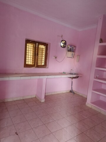 Room in 2 BHK Independent House at Gomti Nagar – for Rent