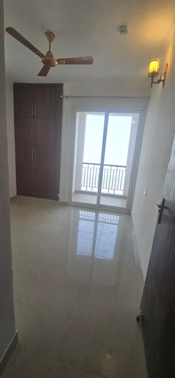 Room in 3 BHK Apartment at Amrapali Riverview, Amrapali Leisure Valley – for Rent