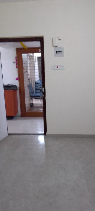 Room in 1.5 BHK Apartment at Kamla Airbus, Andheri East – for Rent