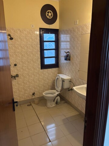 Bathroom in 4 BHK Independent House at Ansal Plaza Gurgaon, Palam Vihar – for Rent