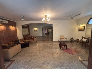 Parking in 4 BHK Independent House at Ansal Plaza Gurgaon, Palam Vihar – for Rent