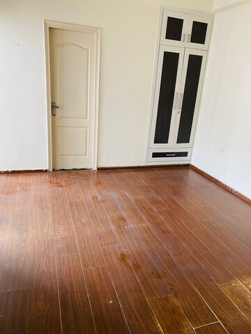 Room in 3 BHK Apartment at Gardenia Golf City, Sector 75 – for Rent