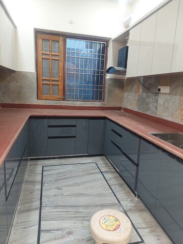 Room in  Pg at Gomti Nagar – for Rent