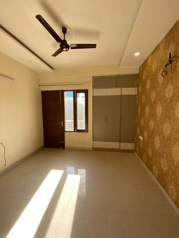 Room in 3 BHK Apartment at MP Metro Towers, Dhakoli Village – for Rent