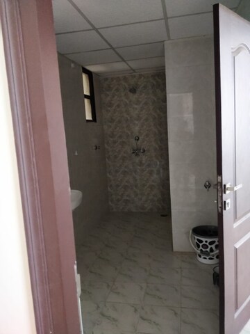 Bathroom in 3 BHK Apartment at R.K. Park Ultima, Sitapur Road – for Rent