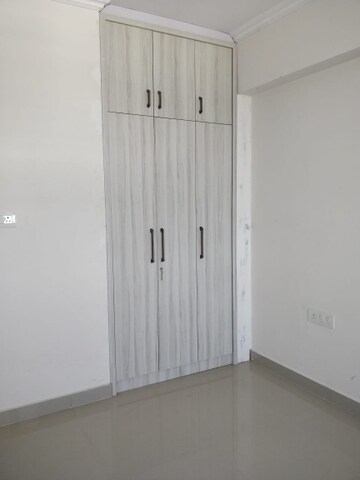 Room in 3 BHK Apartment at R.K. Park Ultima, Sitapur Road – for Rent