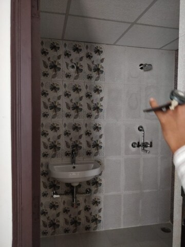Bathroom in 3 BHK Apartment at R.K. Park Ultima, Sitapur Road – for Rent