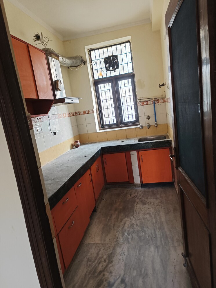 Kitchen, sector 43 2 Bedroom 270 Sq.Yd. Builder Floor In Sector 43 Faridabad 8098713