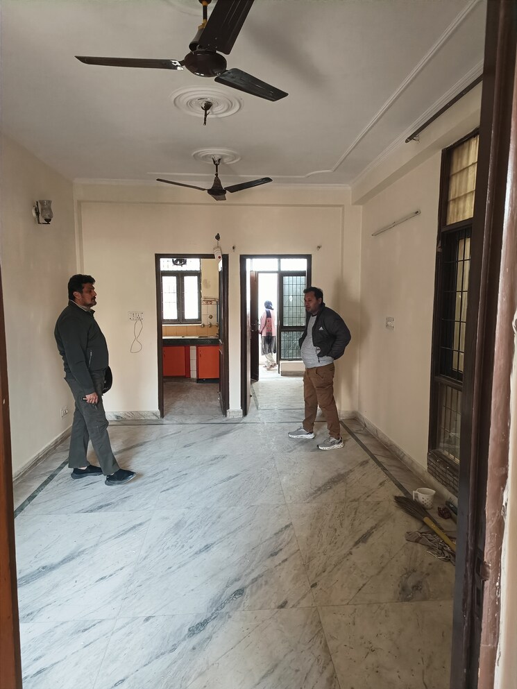  Parking, sector 43 2 Bedroom 270 Sq.Yd. Builder Floor In Sector 43 Faridabad 8098713