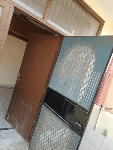 Furnished Amenities in 2 BHK Builder Floor at Sector 43 – for Sale