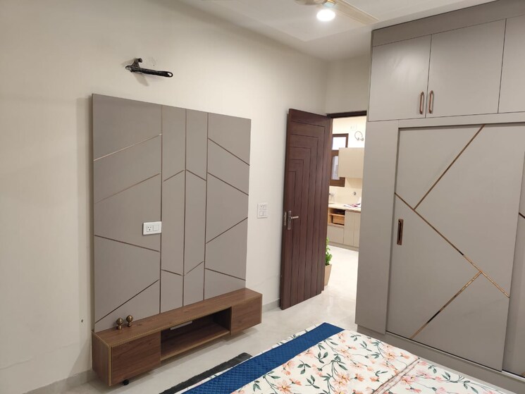 Room, peer mucchalla 4 Bedroom 1250 Sq.Ft. Independent House In Peer Mucchalla Zirakpur 8098905