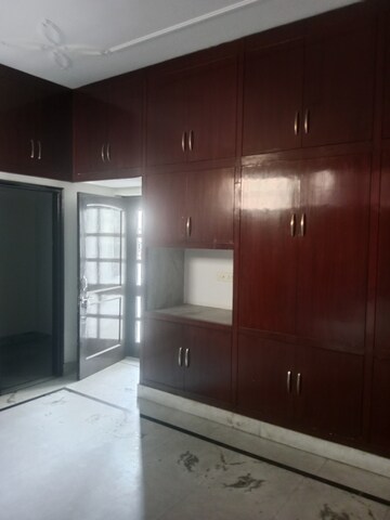 Room in 2 BHK Builder Floor at Sector 18 – for Rent