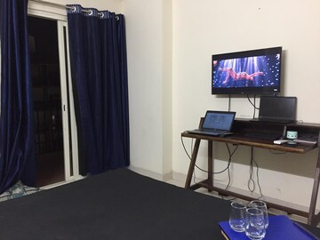 Bedroom in 3.5 BHK Apartment at Aims Golf City, Sector 75 – for Sale