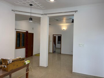 Room in 4 BHK Independent House at Gomti Nagar – for Rent
