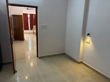 Room in 4 BHK Independent House at Gomti Nagar – for Rent